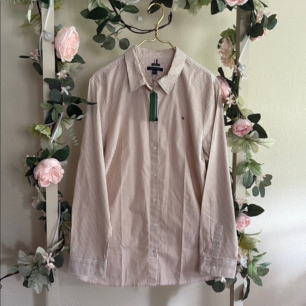 Tommy Hilfiger Striped Button-Up Shirt. New - Picture 2 of 9